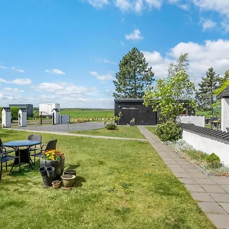 Casa de Férias Four-bedroom In *