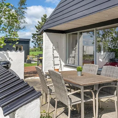 4 Bedroom Awesome In *