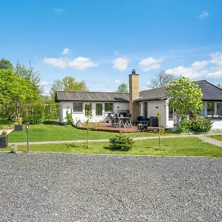 4 Bedroom Awesome In *