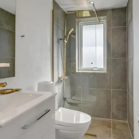 Holiday home 4 Bedroom Awesome In