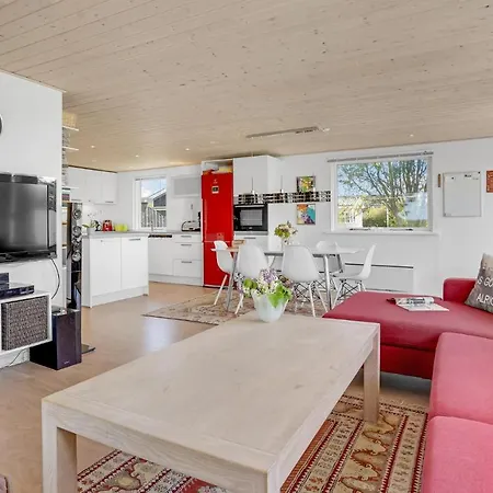 4 Bedroom Awesome In *