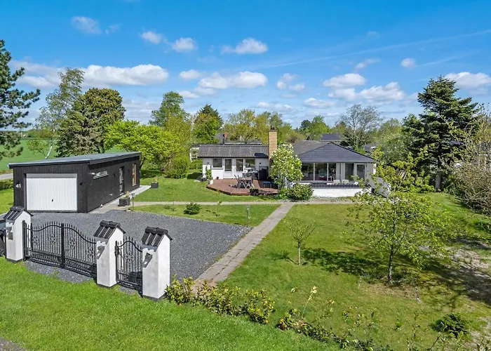 Vakantiehuis Four-bedroom In